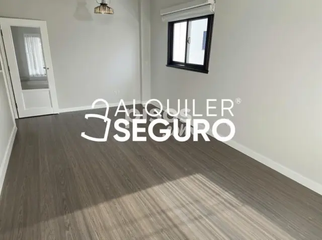 Piso en alquiler en Arco Norte - Avda. España, Entrenúcleos (Dos Hermanas) de 940 €<span>/mes</span>