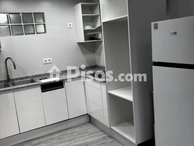 Piso en venta en Al Lado de La Plaza del Ayuntamiento en Centre por 110.000 €