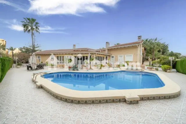 Casa unifamiliar en venta en Cabo Roig-La Zenia-La Regia