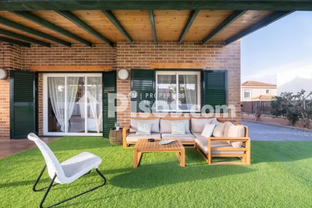 Chalet en alquiler en Riba-Roja de Túria, Riba-roja de Túria de 2.500 €<span>/mes</span>