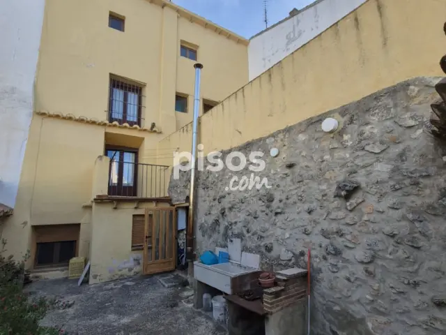 Casa en venta en Avenida Goya, cerca de Calle Ballestería, Sarrión de 169.000 €