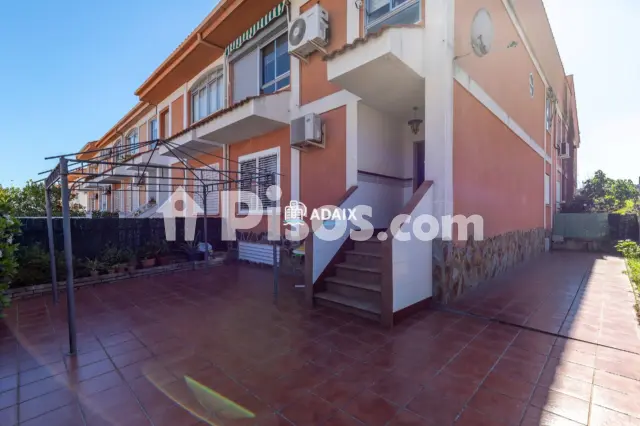 Casa pareada en venta en Las Candelas, Montesol-Mejostilla (Cáceres Capital) de 249.000 €