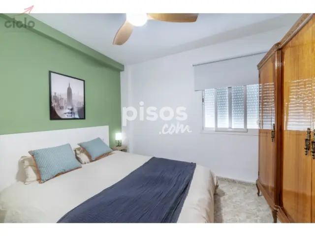 Estudio en alquiler en Macarena, León XIII-Cruz Roja (Distrito Macarena. Sevilla Capital) de 350 €<span>/mes</span>
