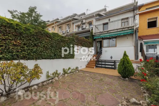 Casa en venta en Calle de Inocencio Fernández, número ., Peñagrande (Distrito Fuencarral-El Pardo. Madrid Capital) de 749.000 €