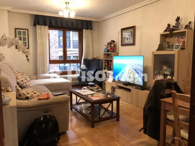 Piso en alquiler en Calle de los Avellanos, Centro (Oviedo) de 1.100 €<span>/mes</span>