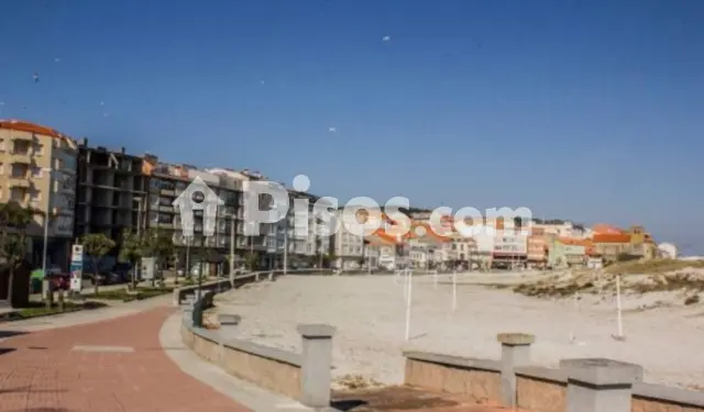 Piso en venta en Avenida de Isidro Parga Pondal, Patiñas (Laxe) de 135.000 €