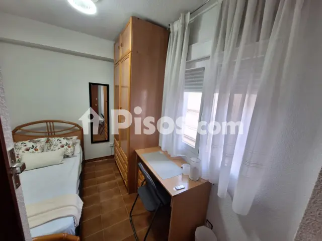 Habitación en alquiler en Calle de Santa Fe, 5, Rinconada (Distrito Reyes Católicos. Alcalá de Henares) de 395 €<span>/mes</span>