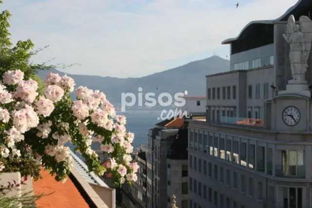 Dúplex en alquiler en Calle de Colón, Centro-Areal (Distrito Casco Urbano. Vigo) de 1.200 €<span>/mes</span>