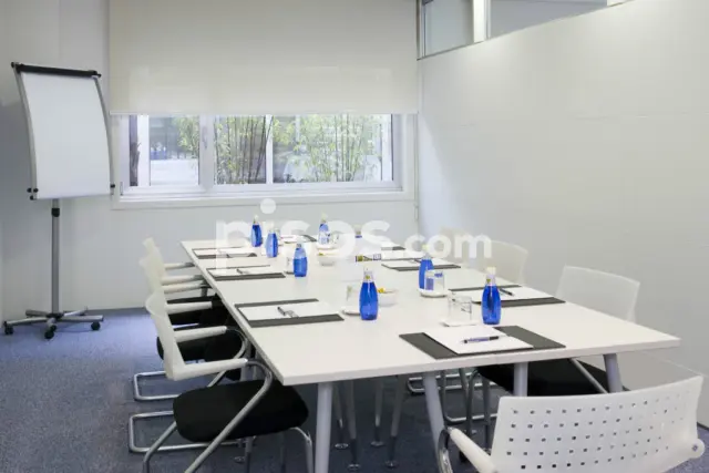 Oficina en alquiler en Calle de Colón, Centro-Areal (Distrito Casco Urbano. Vigo) de 2.000 €<span>/mes</span>