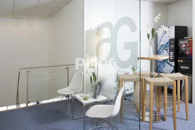 Oficina en alquiler en Calle de Colón, Centro-Areal (Distrito Casco Urbano. Vigo) de 700 €<span>/mes</span>