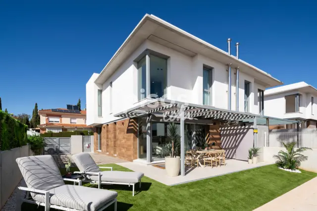 Promoción Cortijo del Aire VI, Calle Mar Mediterráneo, esq. C/ Levante s/n. Albolote de 358.000 €