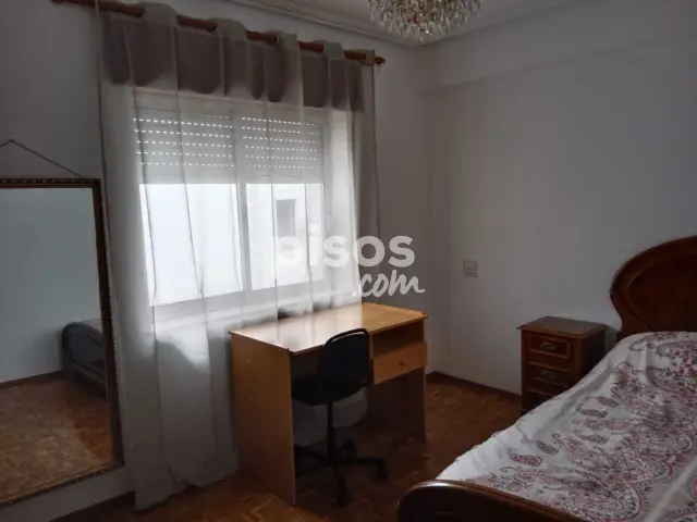 Habitación en alquiler en Calle de Juan Escalante de Mendoza, 11, Centro (Oviedo) de 275 €<span>/mes</span>