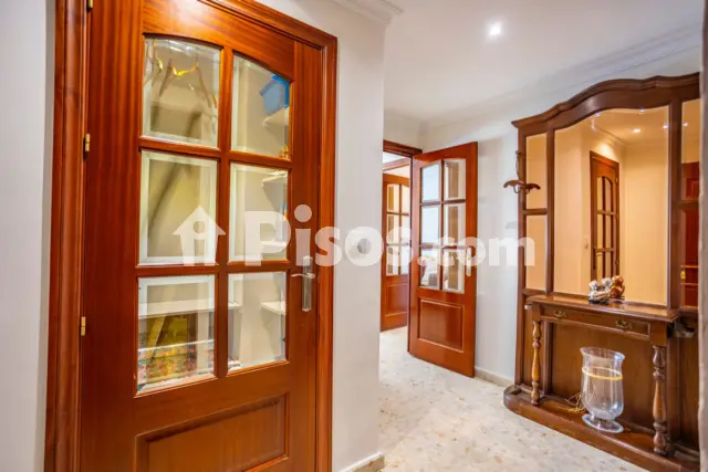 Piso en alquiler en Calle de la Virgen de las Torres, 12, Zona Ronda de Triana-Cartuja (Distrito Triana. Sevilla Capital) de 1.050 €<span>/mes</span>