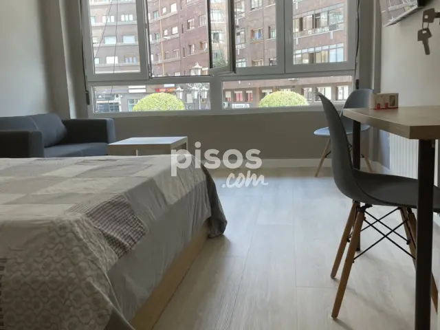 Habitación en alquiler en Plaza del General Primo de Rivera, 5, Centro (Oviedo) de 350 €<span>/mes</span>