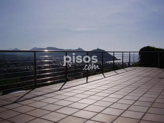 Chalet unifamiliar en alquiler en Ulia Pasealekua, 123, cerca de Camino de Larraga, Ategorrieta-Ulia (San Sebastián - Donostia) de 10.000 €<span>/mes</span>