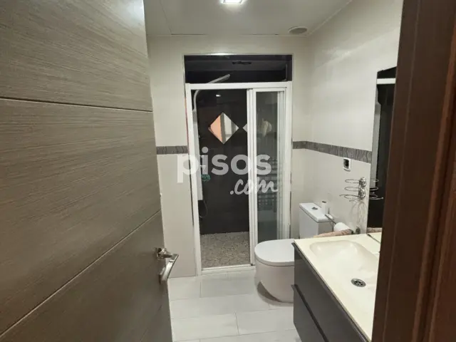 Habitación en alquiler en Carrer de Calderón de la Barca, 70, cerca de Carrer de Pablo Iglesias, La Salut-Lloreda-Sistrells (Badalona) de 450 €<span>/mes</span>