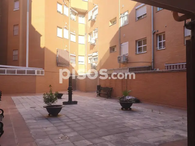 Piso en alquiler en Calle de Alonso de Escobar, 5, Pardaleras (Badajoz Capital) de 620 €<span>/mes</span>