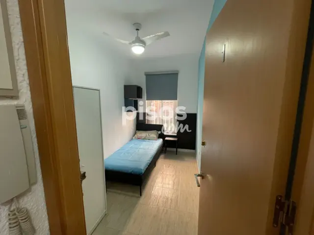 Habitación en alquiler en Calle del Pintor Otilio Serrano, 5, Altozano (Distrito Campoamor-Altozano. Alicante - Alacant) de 300 €<span>/mes</span>