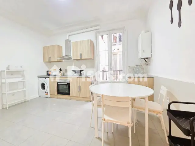 Piso en venta en Calle del Escultor José Capuz, 3, Zona Avinguda Alta-Auditori (Torrent) de 900 €