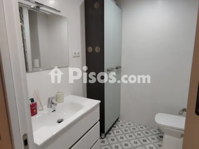 Piso en alquiler en Calle de la Fuente, 39, Santa Bárbara (Toledo Capital) de 1.100 €<span>/mes</span>