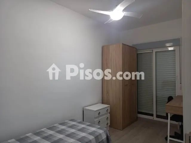 Habitación en alquiler en Calle de la Tubería, 65, cerca de Calle de Confrides, San Agustín (Distrito Los Ángeles-Rabasa-San Agustín. Alicante - Alacant) de 265 €<span>/mes</span>