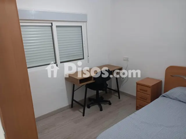 Habitación en alquiler en Calle de la Tubería, 65, cerca de Calle de Confrides, San Agustín (Distrito Los Ángeles-Rabasa-San Agustín. Alicante - Alacant) de 235 €<span>/mes</span>