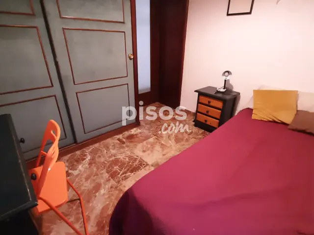 Habitación en alquiler en Calle Muro de los Navarros, 66, cerca de Calle Diego de Merlo, Santa Catalina (Distrito Casco Antiguo. Sevilla Capital) de 370 €<span>/mes</span>