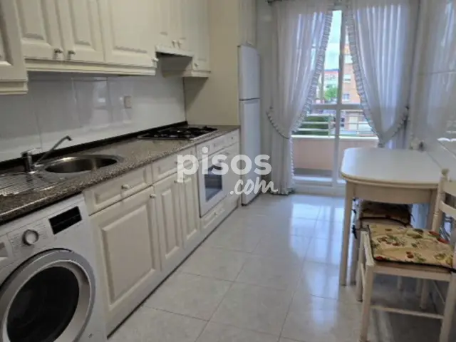Piso en alquiler en Portillejo-Valdegastea, Portillejo-Valdegastea (Logroño) de 800 €<span>/mes</span>