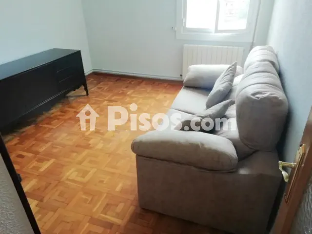 Piso en alquiler en Avenida de Pérez Galdós, cerca de Calle de Vélez de Guevara, Centro (Logroño) de 750 €<span>/mes</span>
