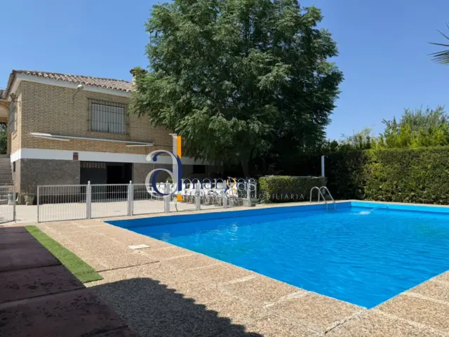 Chalet en venta en Camino de los Poleares, Lucena de 270.000 €