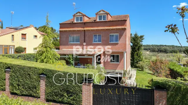 Chalet en venta en Calle de Almendro, 1, Boecillo de 245.000 €