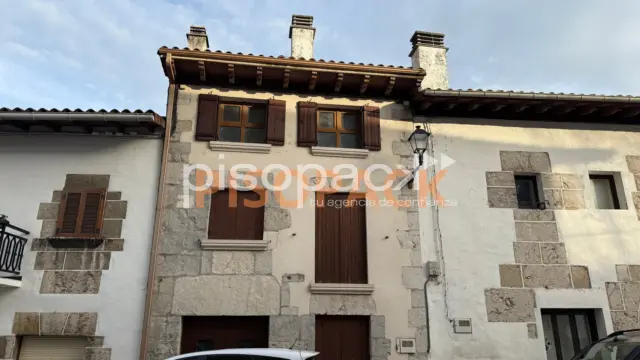 Casa pareada en venta en Calle Felipe Gorriti, Uharte Arakil de 230.000 €