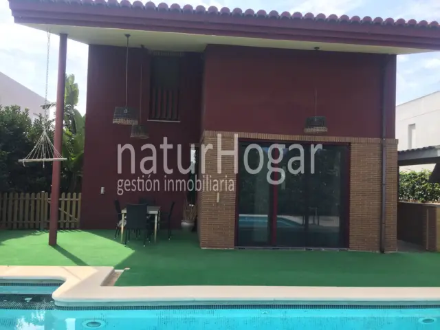 Chalet en alquiler en La Canyada - La Cañada, La Canyada - La Cañada (Paterna) de 3.500 €<span>/mes</span>