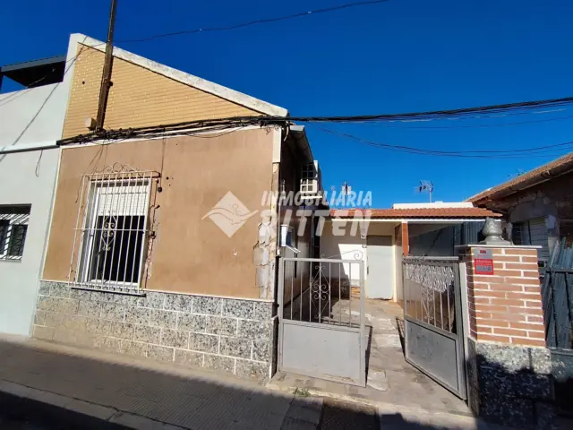 Casa en venta en Calle del Bidasoa, Los Dolores-Los Gabatos-Hispanoamérica (Distrito Núcleo Urbano. Cartagena) de 65.000 €