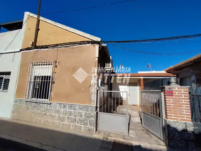 Casa en venta en Calle del Bidasoa, Los Dolores-Los Gabatos-Hispanoamérica (Distrito Núcleo Urbano. Cartagena) de 85.000 €