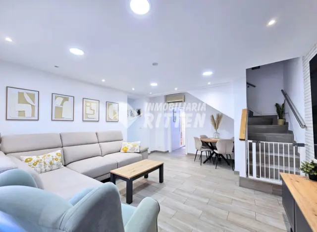 Dúplex en venta en Calle Coimbra, Los Barreros-Cuatro Santos (Distrito Núcleo Urbano. Cartagena) de 238.000 €