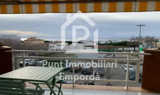 Apartamento en venta en Carrer de Mercè Rodoreda, Port Esportiu-Canyelles-Puig Rom (Roses) de 265.000 €