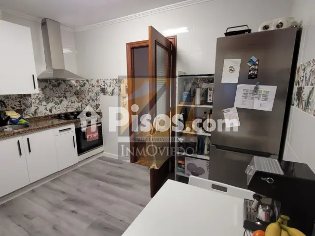 Piso en alquiler en Calle de Félix Aramburu, Centro (Oviedo) de 1.200 €<span>/mes</span>