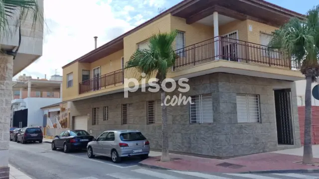 Casa en venta en Calle de Don José Fontes, 20, Los Alcázares de 285.000 €