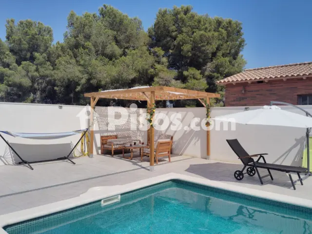 Casa en alquiler en Carrer d'Àries, Mas Borràs-El Nou Vendrell (El Vendrell) de 2.100 €<span>/sem</span>