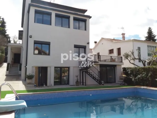 Casa en alquiler en Rambla del Jardí, cerca de Passeig del Roser, Valldoreix (Sant Cugat del Vallès) de 4.500 €<span>/mes</span>