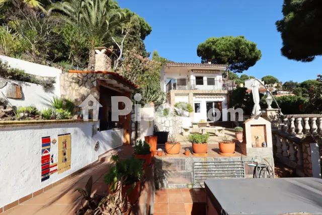 Casa en venta en Avinguda del Pla de Rosell, cerca de Carrer de les Margarides, Roca Grossa-Serra Brava (Lloret de Mar) de 359.000 €