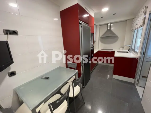 Piso en venta en Calle del Conde de Torrecedeira, cerca de Camino Camilo Tuche, Berbés-Peritos (Distrito Casco Urbano. Vigo) de 275.000 €