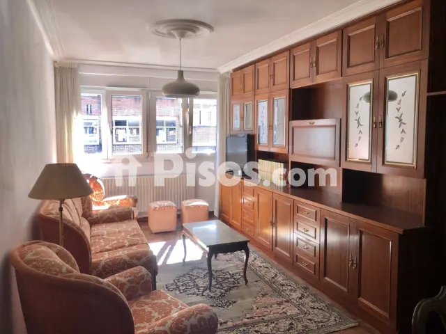 Piso en alquiler en Calle del Cabo Peñas, Pumarín-Teatinos (Oviedo) de 750 €<span>/mes</span>