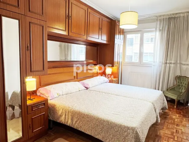 Piso en alquiler en Calle del Cabo Peñas, Pumarín-Teatinos (Oviedo) de 60 €<span>/día</span>