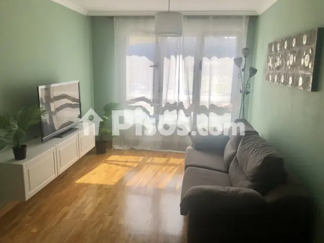 Apartamento en alquiler en Calle de Pravia, La Florida-Las Campas (Oviedo) de 750 €<span>/mes</span>