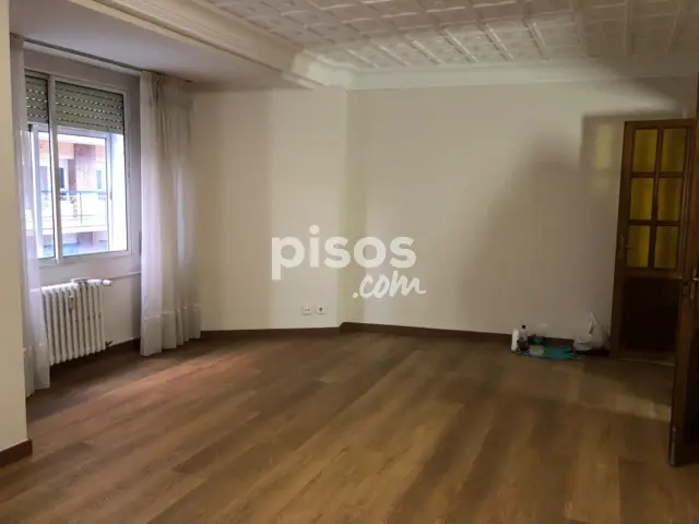 Piso en alquiler en Calle de los Panaderos, Caño Argales (Valladolid Capital) de 950 €<span>/mes</span>