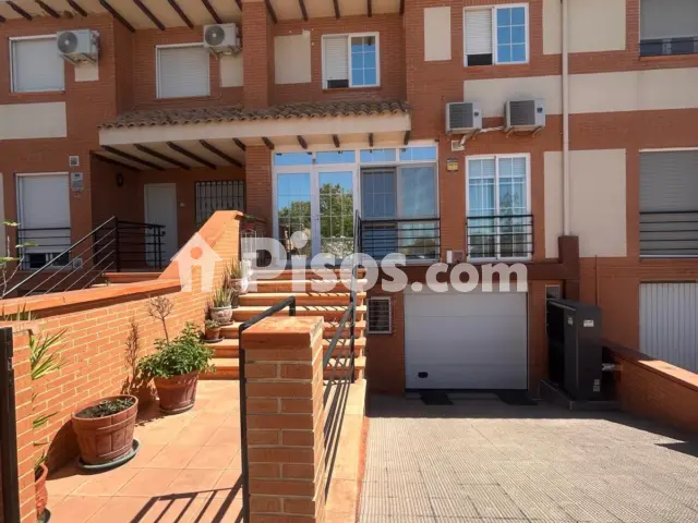 Chalet unifamiliar en venta en Plaza de Toros-La Guija-Santa María-Ciudad Jardín-Los Rosales