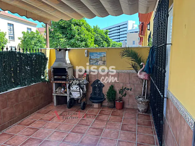 Casa adosada en alquiler en Calle Graciosa, Palmete (Distrito Cerro Amate. Sevilla Capital) de 1.050 €<span>/mes</span>