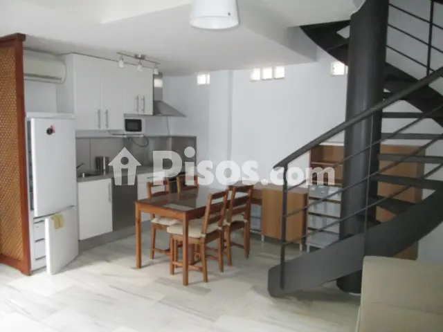 Piso en alquiler en Cuesta de Pernaleros, San Ildefonso (Hospital Real) (Distrito Beiro. Granada Capital) de 650 €<span>/mes</span>